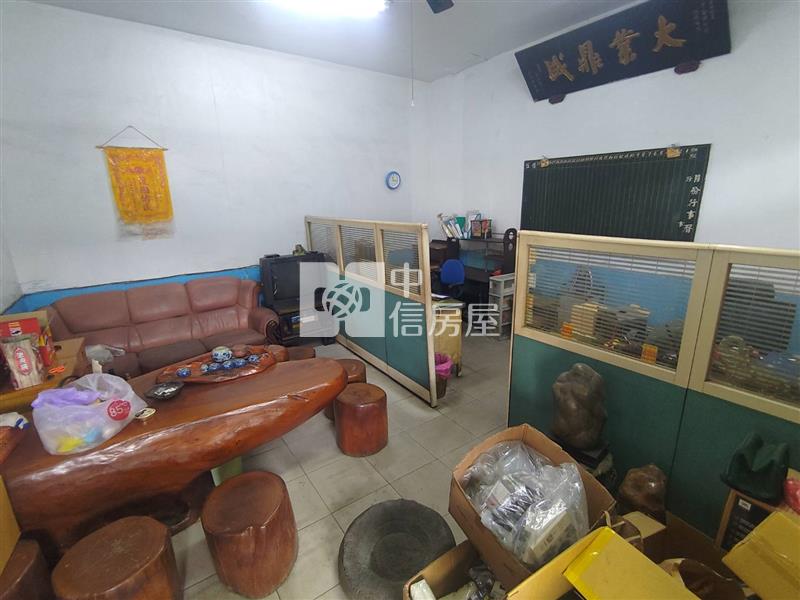 近文心南路臨路可三照廠房房屋室內格局與周邊環境