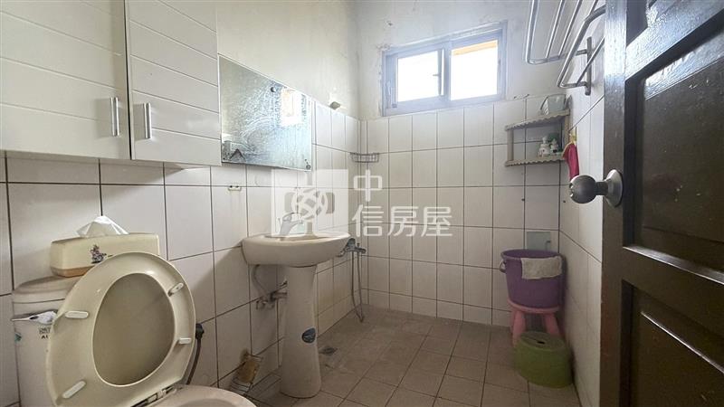專任大里正中興路透店朝南房屋室內格局與周邊環境