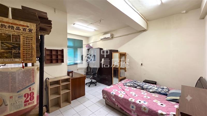 專任大里正中興路透店朝南房屋室內格局與周邊環境
