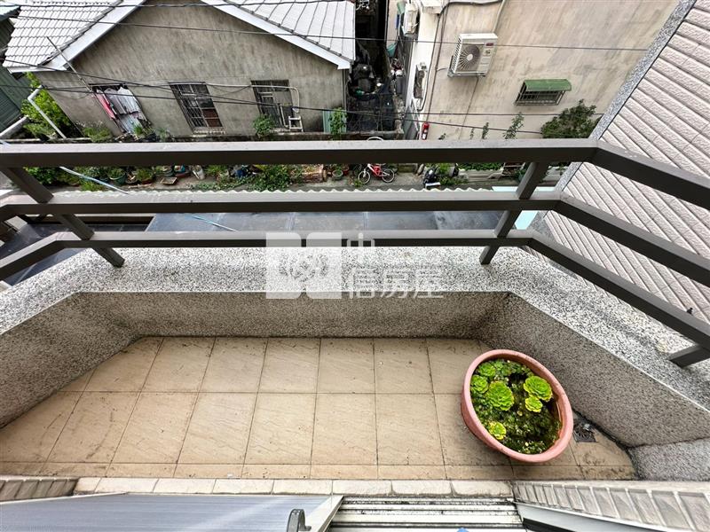 塗城商圈震後獨棟四套房精裝美墅房屋室內格局與周邊環境