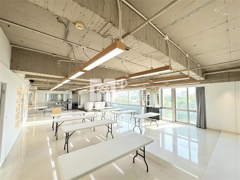 【神馬】中壢監理站｜正面中正公園｜大面寬樹景商辦房屋室內格局與周邊環境