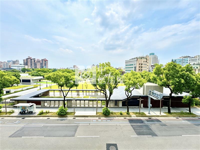 【神馬】中壢監理站｜正面中正公園｜大面寬樹景商辦房屋室內格局與周邊環境