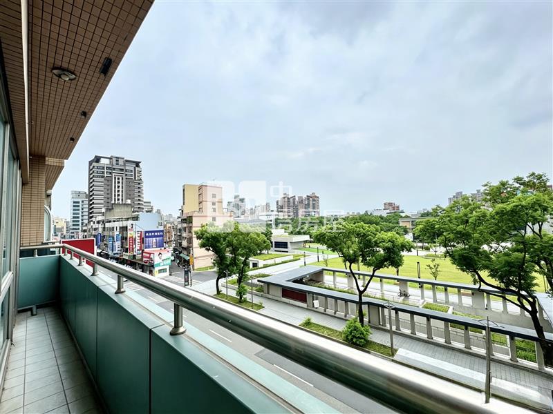 【神馬】中壢監理站｜正面中正公園｜大面寬樹景商辦房屋室內格局與周邊環境