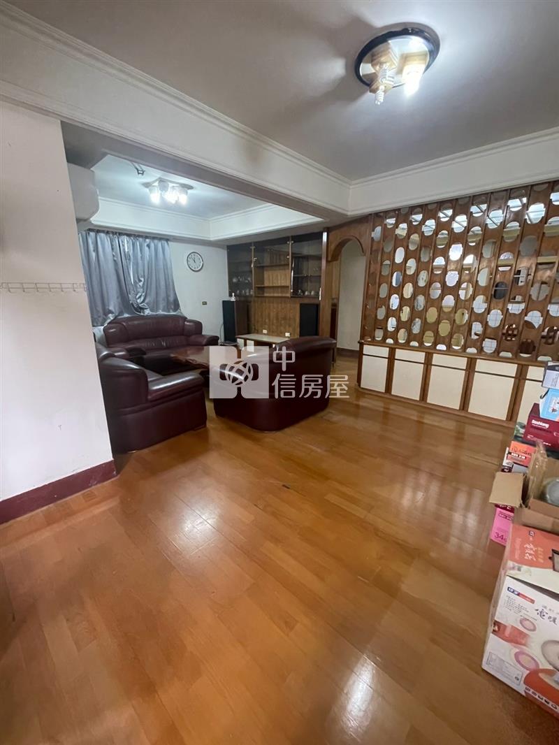 斗六文化路大面寬車庫透天房屋室內格局與周邊環境