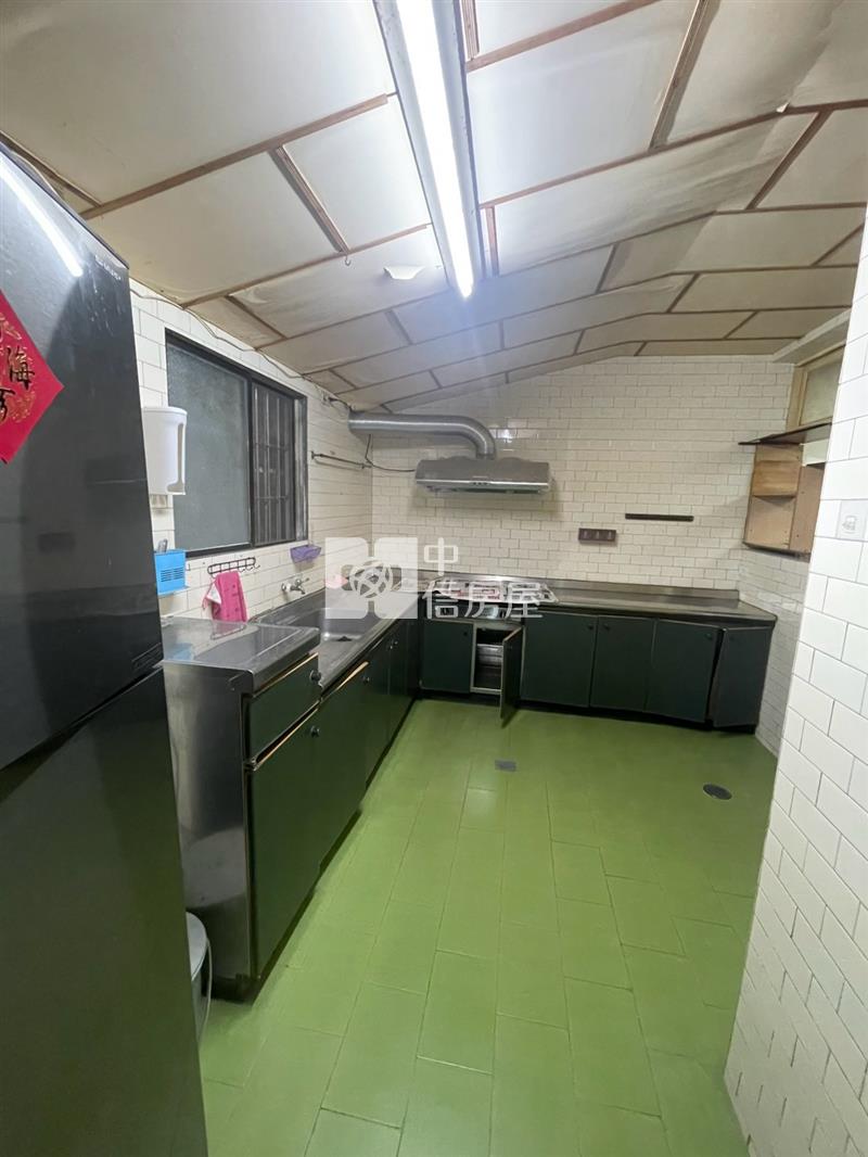 斗六文化路大面寬車庫透天房屋室內格局與周邊環境