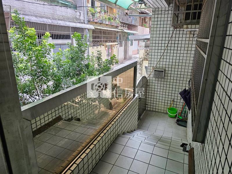 ▲中興雙層大宅房屋室內格局與周邊環境