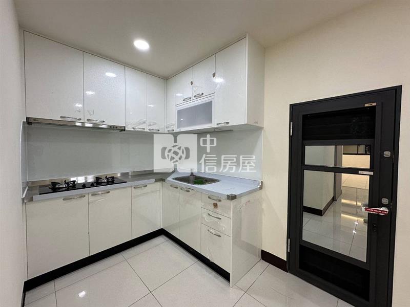 忠貞市場商圈翻新透天(中信卓越團隊)房屋室內格局與周邊環境