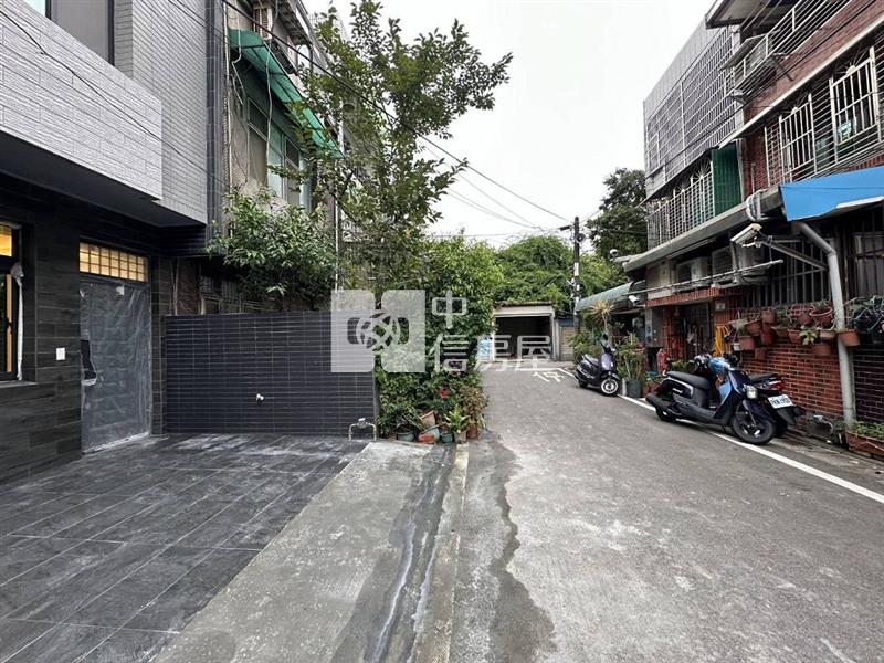 忠貞市場商圈翻新透天(中信卓越團隊)房屋室內格局與周邊環境