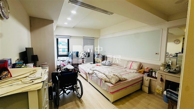 ▲港都帝座四房車位房屋室內格局與周邊環境