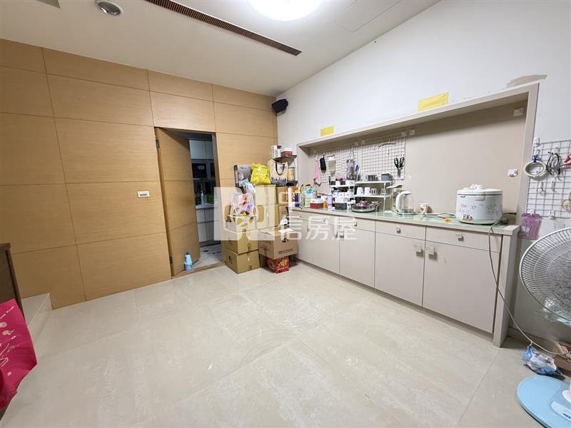 觀音草漯市區美透天前院停車房屋室內格局與周邊環境