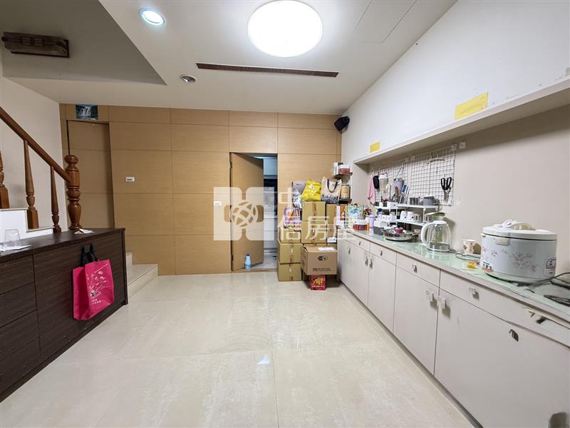 觀音草漯市區美透天前院停車房屋室內格局與周邊環境