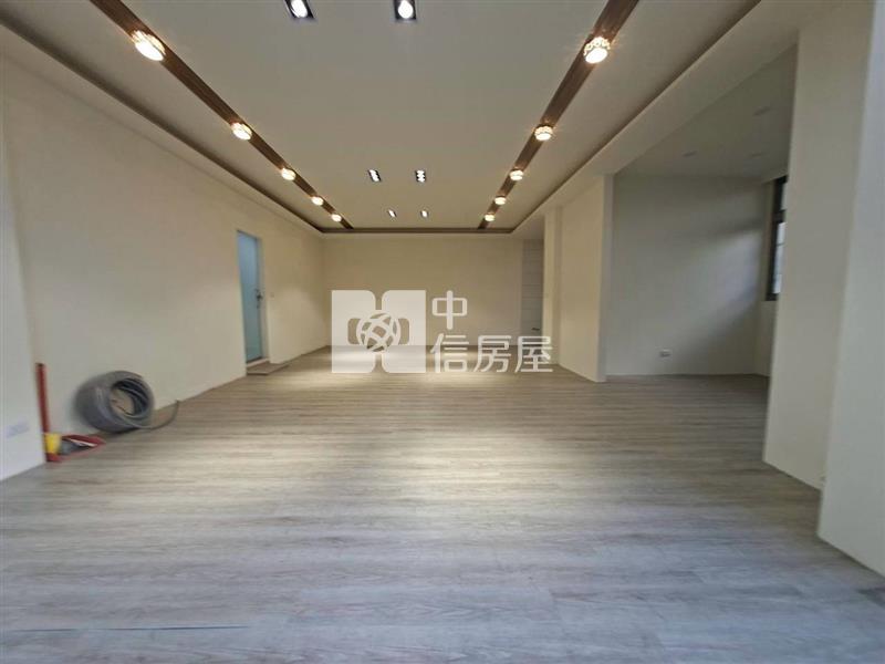 平鎮整新邊間大面寬店面房屋室內格局與周邊環境