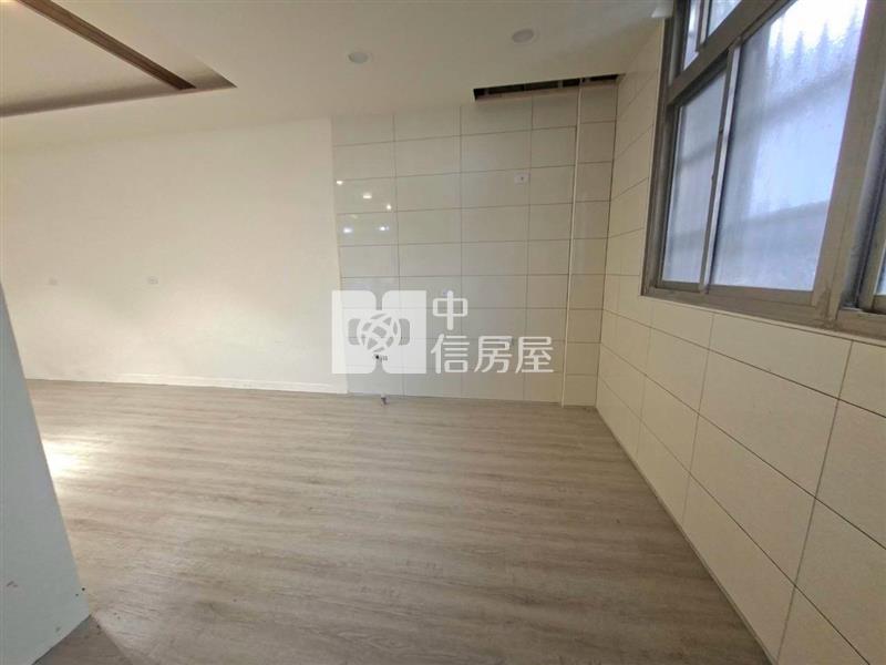 平鎮整新邊間大面寬店面房屋室內格局與周邊環境