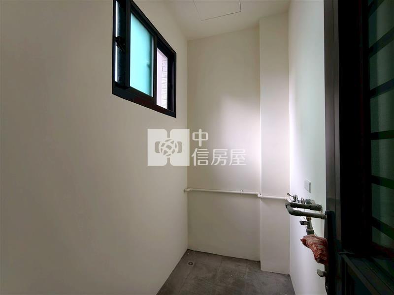軍功全新大面寬三面採光電梯別墅房屋室內格局與周邊環境
