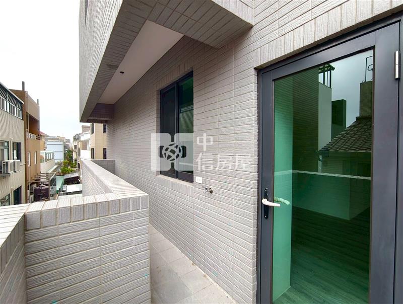 軍功全新大面寬三面採光電梯別墅房屋室內格局與周邊環境