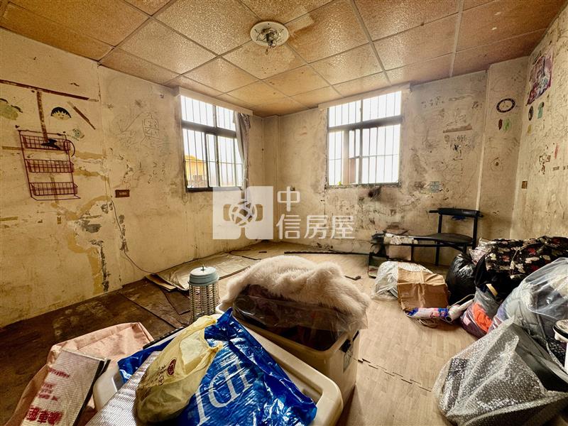 霧峰近工業區邊間低總價透天房屋室內格局與周邊環境