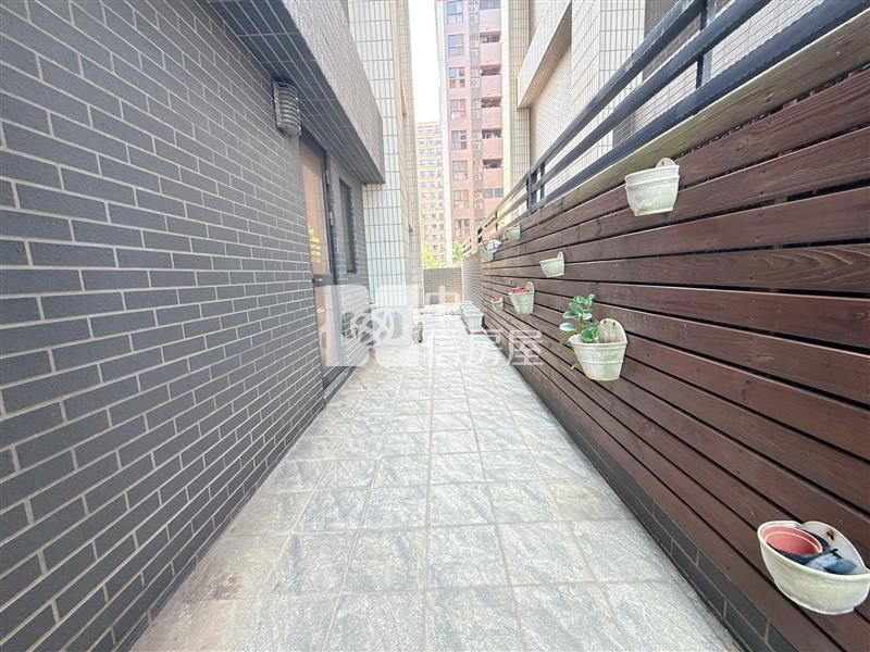 近青埔.未來過嶺國小.大露臺四房+B1車房屋室內格局與周邊環境