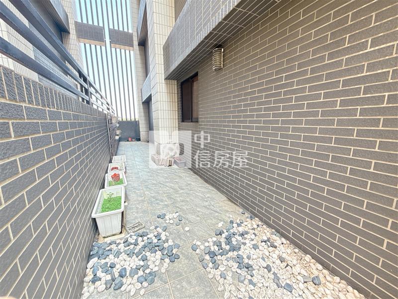 近青埔.未來過嶺國小.大露臺四房+B1車房屋室內格局與周邊環境