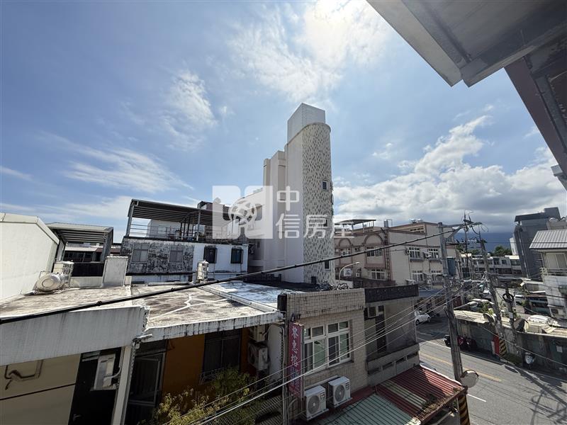 (專任)市中心遠百孝親有車庫透天房屋室內格局與周邊環境