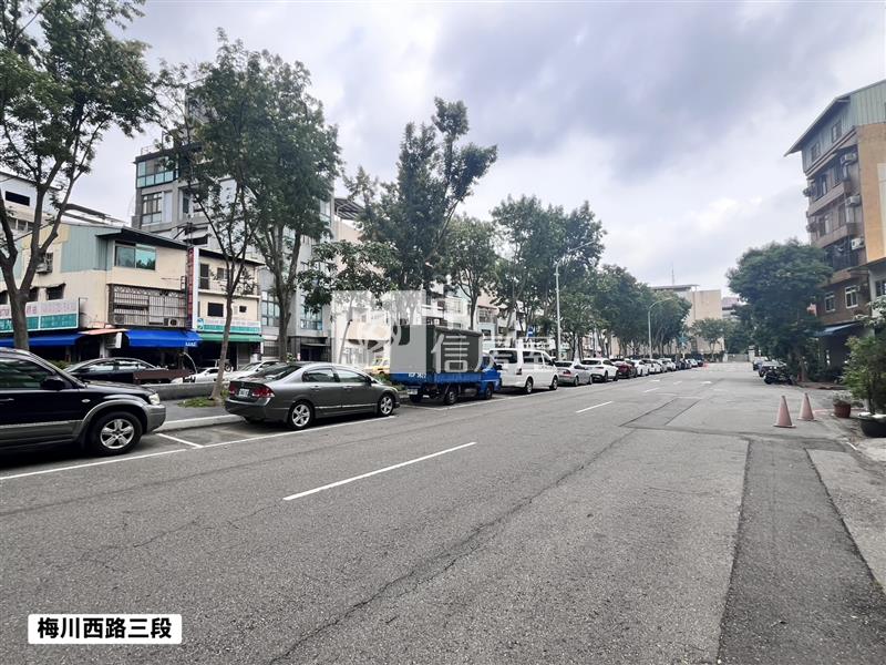 台中二中大面寬透天房屋室內格局與周邊環境