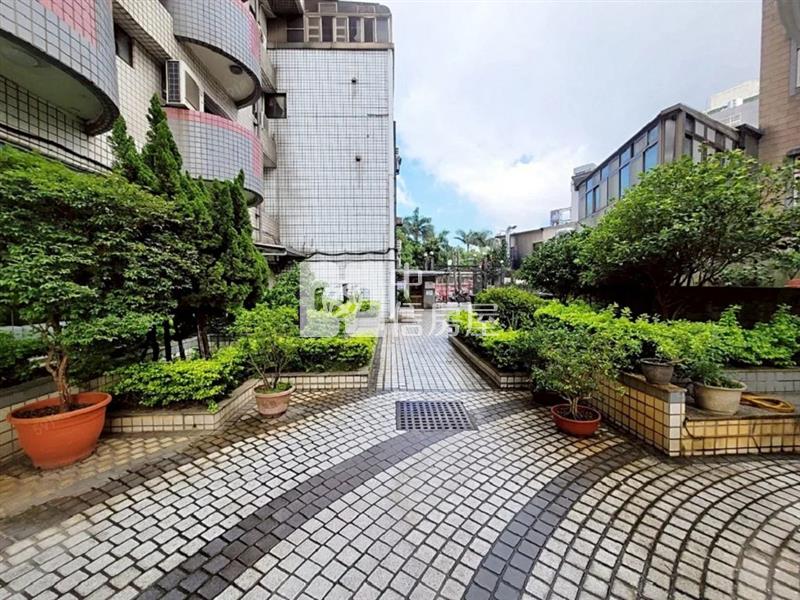 中壢高商新明夜市電梯大三房+平面車(中信卓越團隊)房屋室內格局與周邊環境