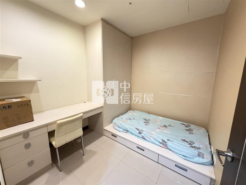 新杜拜朝南23樓2房平車房屋室內格局與周邊環境