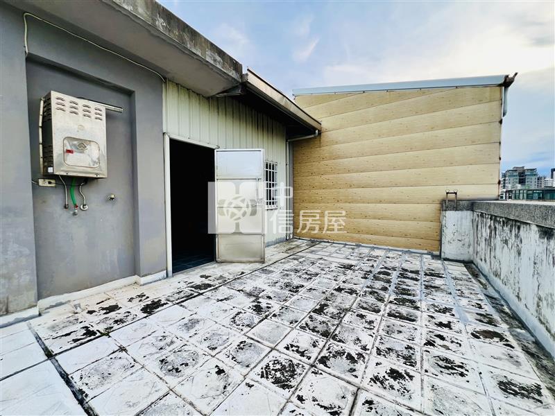頭份近尚順前庭車位透天房屋室內格局與周邊環境