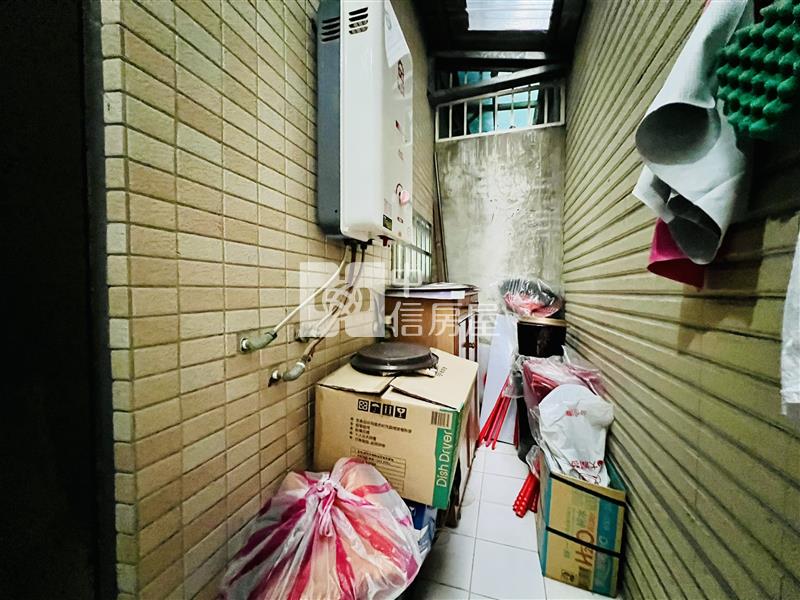 頭份近尚順前庭車位透天房屋室內格局與周邊環境