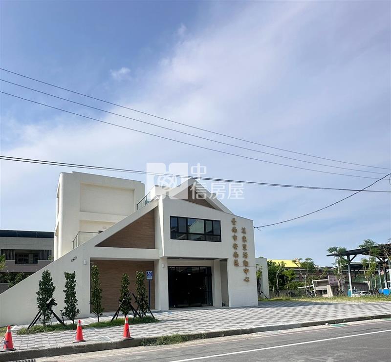 海佃國中大面寬朝南車庫透天房屋室內格局與周邊環境