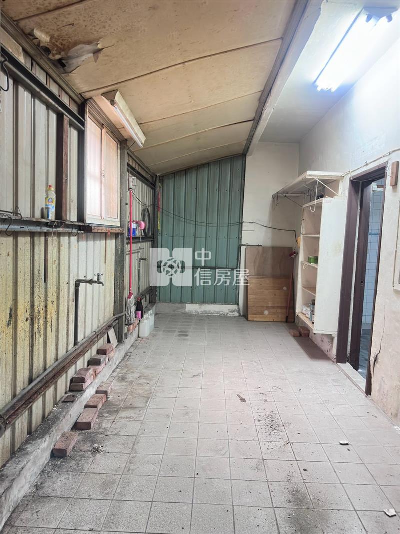 海佃國中大面寬朝南車庫透天房屋室內格局與周邊環境