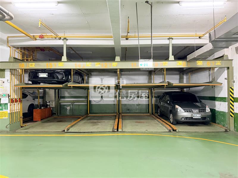 漢口國中寶璽皇冠3+1房車位房屋室內格局與周邊環境