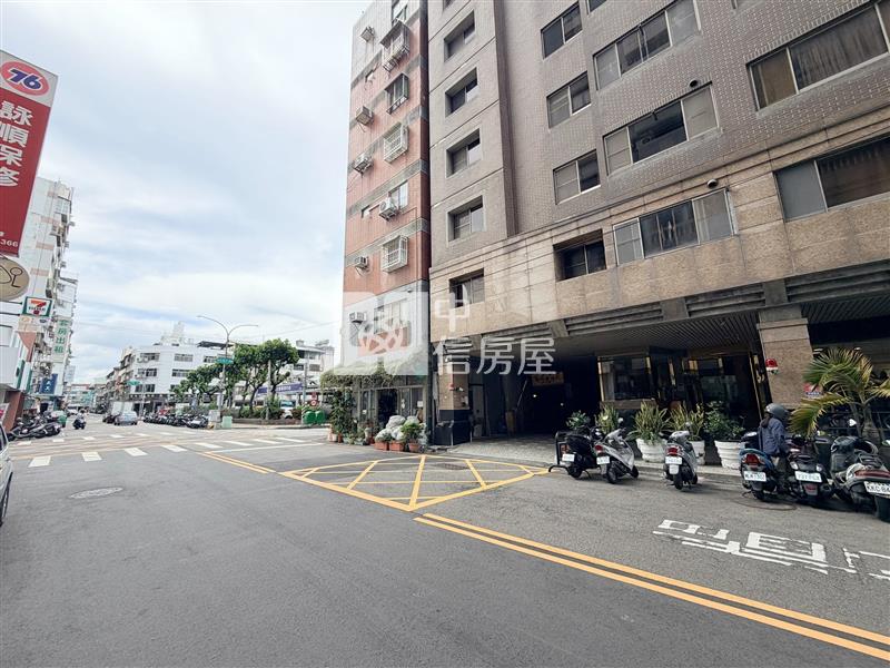 漢口國中寶璽皇冠3+1房車位房屋室內格局與周邊環境