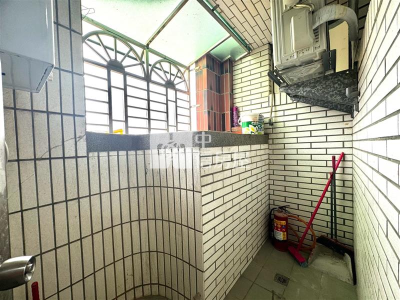 頭份溫馨三房車位美廈房屋室內格局與周邊環境