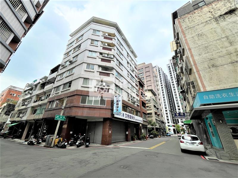 富強街電梯收租套房2F房屋室內格局與周邊環境