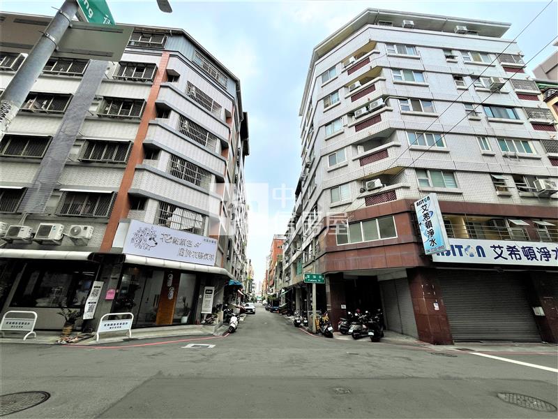 富強街電梯收租套房2F房屋室內格局與周邊環境