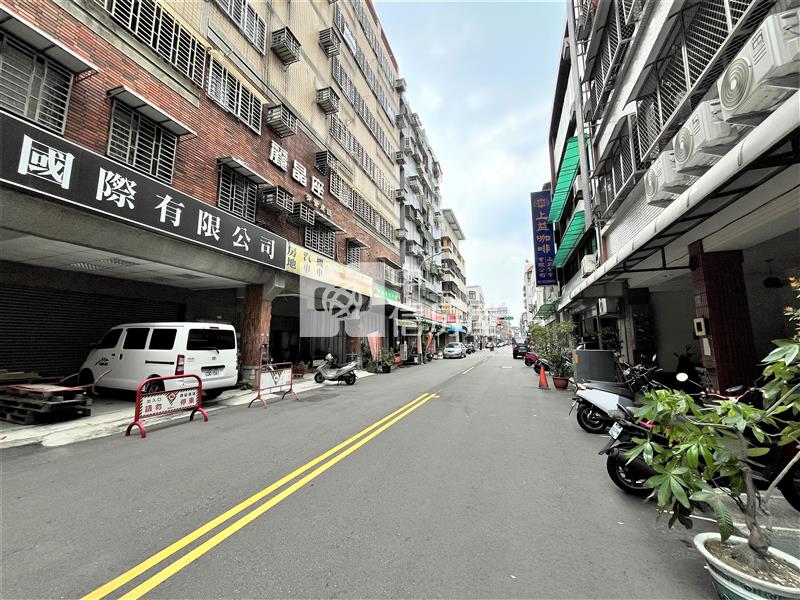 富強街電梯收租套房2F房屋室內格局與周邊環境