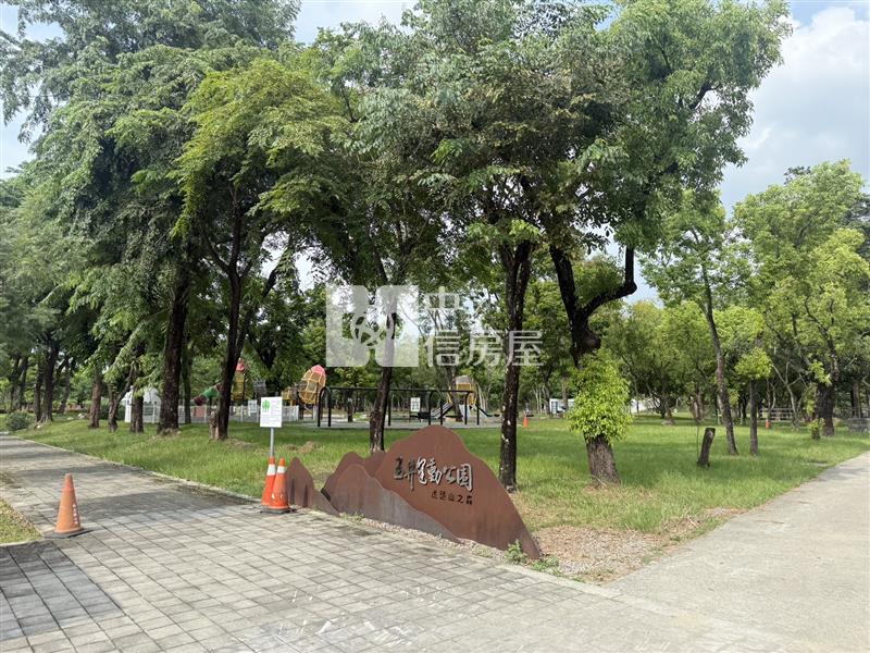 玉井公園首排全新未住孝親雙車墅房屋室內格局與周邊環境