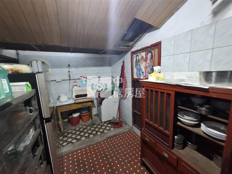 中山東路四段|買地送合法老屋房屋室內格局與周邊環境