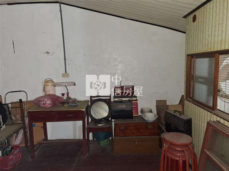 中山東路四段|買地送合法老屋房屋室內格局與周邊環境