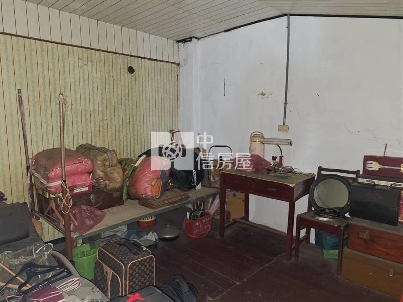 中山東路四段|買地送合法老屋房屋室內格局與周邊環境