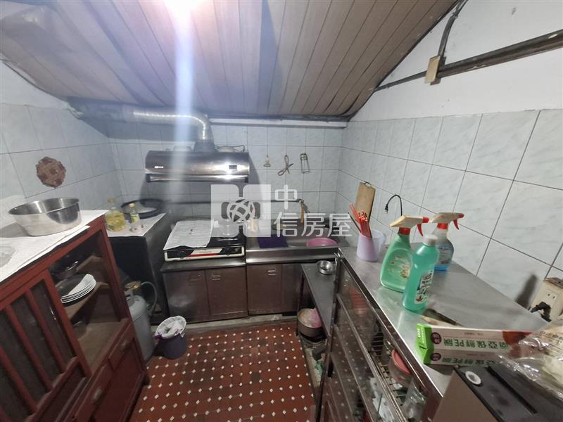 中山東路四段|買地送合法老屋房屋室內格局與周邊環境