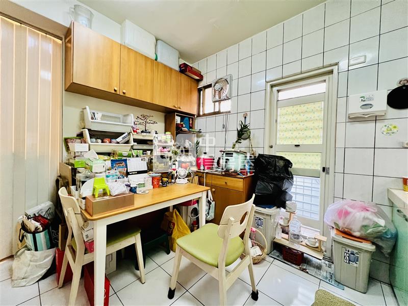 建國國小旁車位美三房房屋室內格局與周邊環境