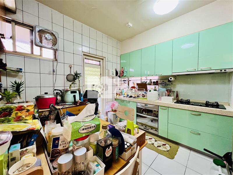 建國國小旁車位美三房房屋室內格局與周邊環境