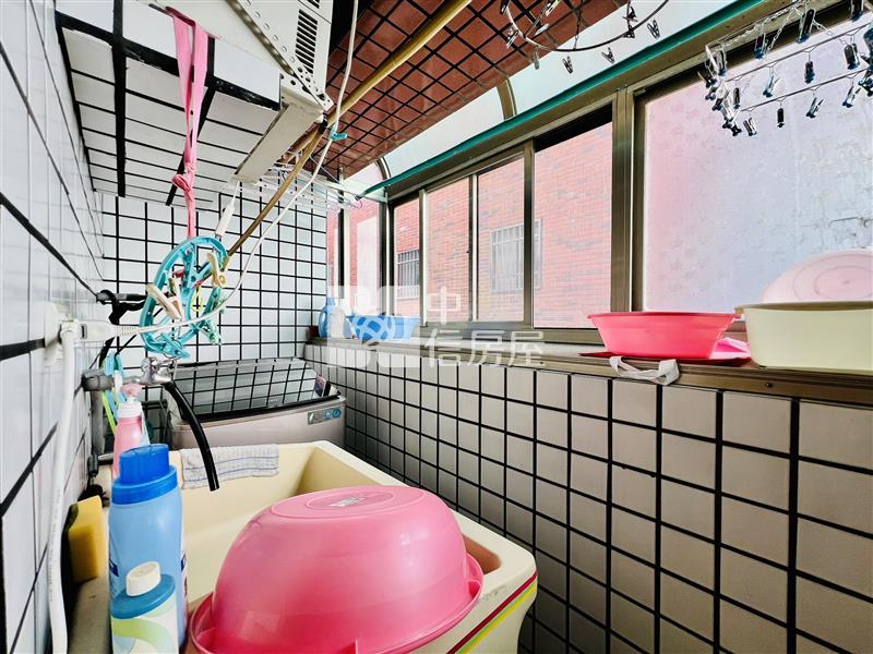 建國國小旁車位美三房房屋室內格局與周邊環境