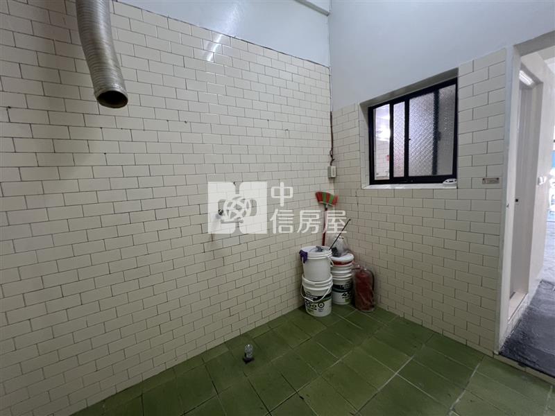 近正義車站臨義勇路1、2樓店住房屋室內格局與周邊環境