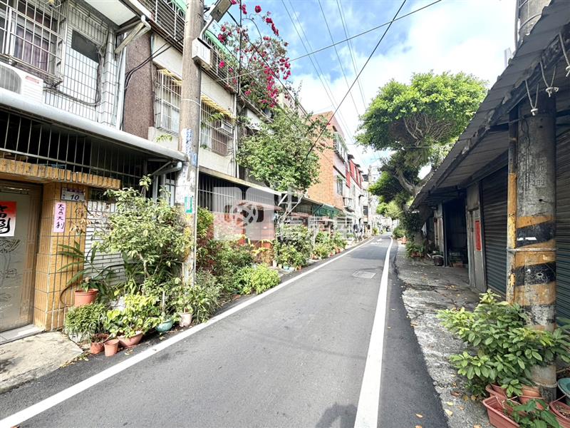 龍岡忠貞商圈活巷美透天房屋室內格局與周邊環境