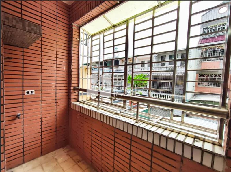 近大武商圈+學區全新整車墅房屋室內格局與周邊環境