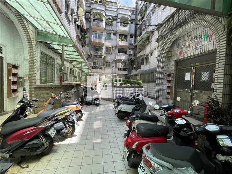 【安家】中壢戶政新街國小三房平面車位房屋室內格局與周邊環境