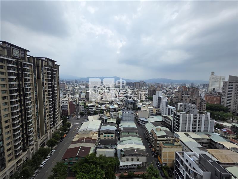 微笑世紀雲品特區三房平車視野戶房屋室內格局與周邊環境