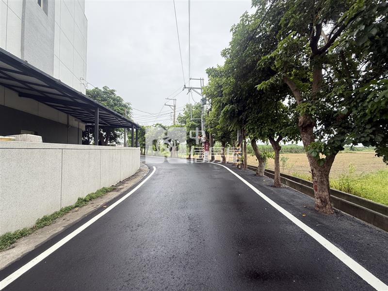 佳里頂廍邊間全新未住庭院雙車透天房屋室內格局與周邊環境